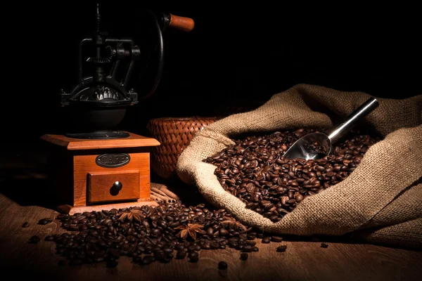Natura morta di caffè su un bosco — Foto Stock