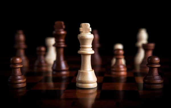 Chess game with the king in the center — Stock Photo, Image