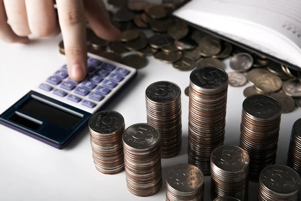 Pila de monedas rusas en el fondo de trabajar como un accesorio —  Fotos de Stock