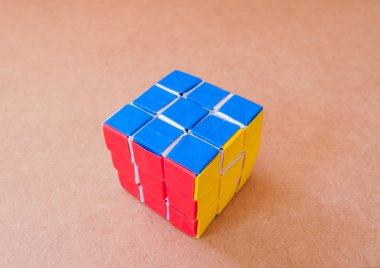 ahşap adam kağıt rubik küpü