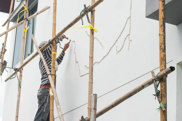 Sıva harcı yayılan iskele işçi onarım ana sayfa