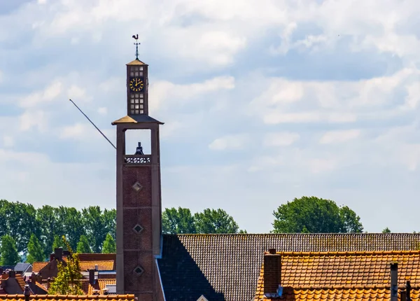 Templomtorony Háztetőkkel Breskens Városban Zeelandban Hollandiában — Stock Fotó