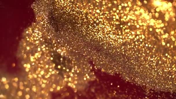 Dikke Goud Rode Vloeistof Macro Shot Van Gouden Glitters Make — Stockvideo