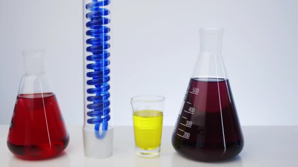 Les Flacons Laboratoire Verre Sont Remplis Liquide Études Laboratoire Production — Video