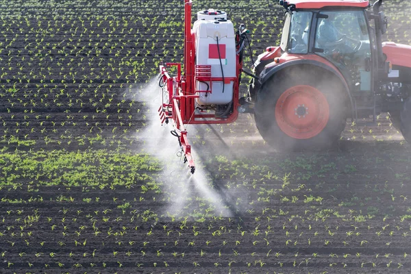 Spray Trattore Fertilizzare Campo Con Insetticidi Erbicidi Chimici Campo Agricolo — Foto Stock