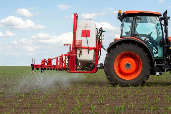 Tractor Spray Fertilizar Campo Con Insecticida Herbicida Químicos Campo Agricultura —  Fotos de Stock