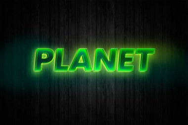 Word Planet yeşil neon harflerle yazılmış ve etrafında sigara içiliyor.