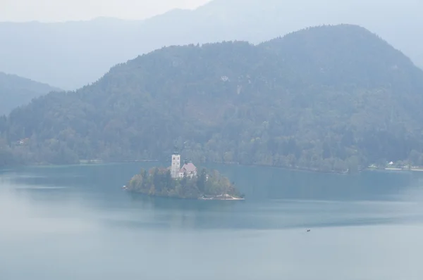 Templom, a sziget a tóban, Szlovénia — Stock Fotó