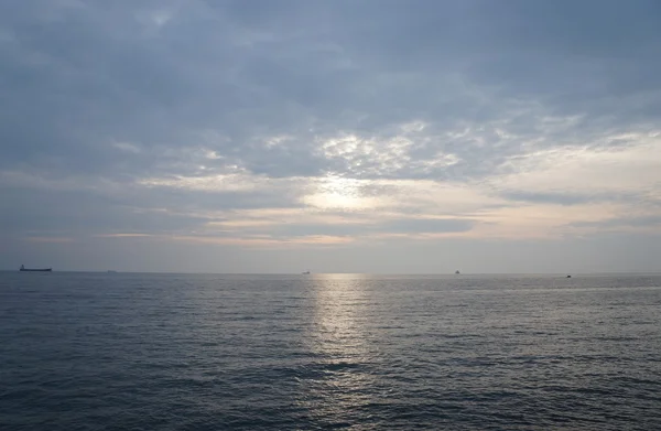 Puesta de sol sobre el mar — Foto de Stock