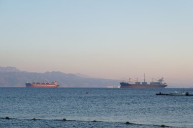 Günbatımı Eilat Körfez üzerine