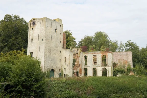 Castelo arruinado em grimbergen — Fotografia de Stock