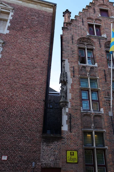 Arquitetura gótica, belos edifícios na cidade histórica de Bruges — Fotografia de Stock