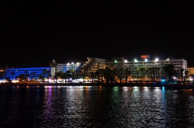 Denizden görülen Eilat kordonu