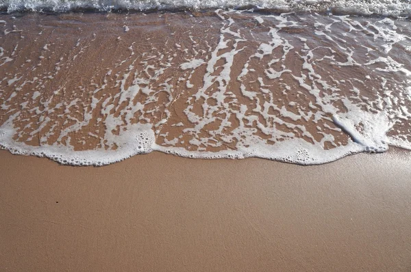海の泡を持つ砂浜 — ストック写真