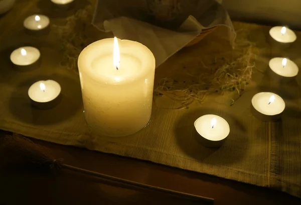 Velas no altar — Fotografia de Stock