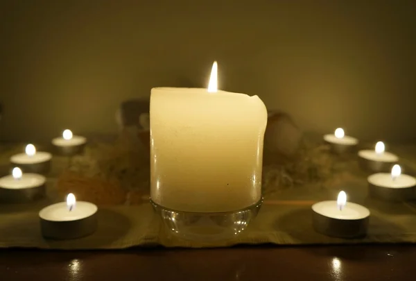 Kaarsen op het altaar — Stockfoto