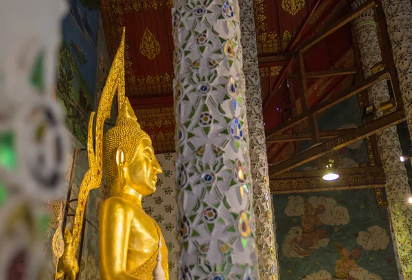 Templo público, Wat Phra que Cho Hae templo en Phrae en Tailandia — Foto de Stock