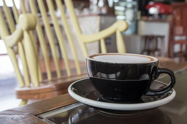 Taza de café en tabl — Foto de Stock