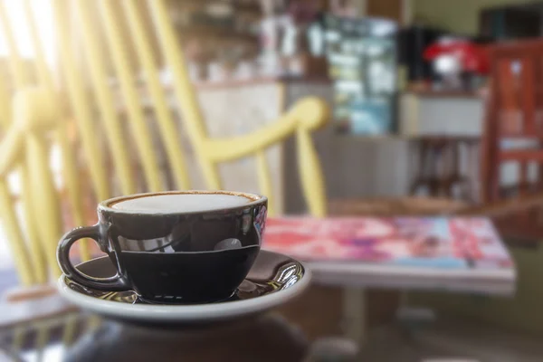 Taza de café en tabl — Foto de Stock