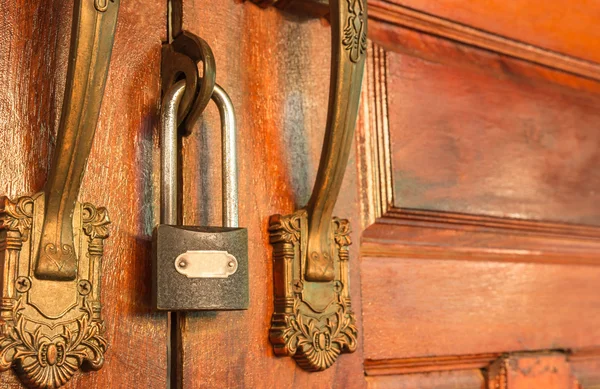 Metal lock to wooden door for security protection — Stock Photo, Image
