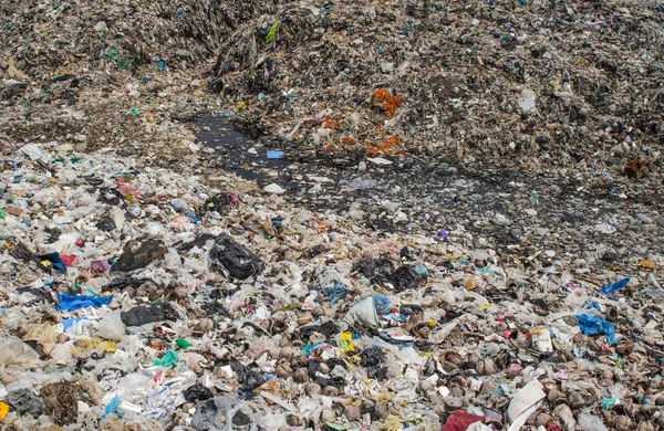 Pile of domestic garbage in landfill — Stock Photo, Image