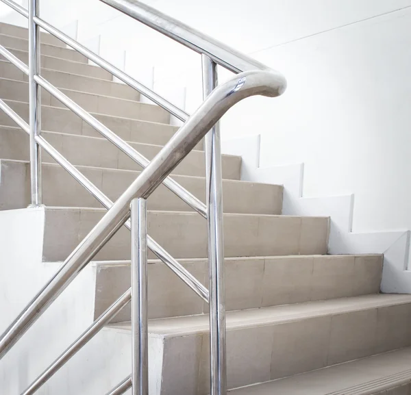 Escalera en un edificio moderno — Foto de Stock