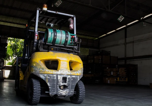 Carrello elevatore a gas è installato — Foto Stock