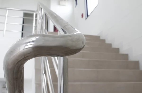 Escalera en un edificio moderno — Foto de Stock