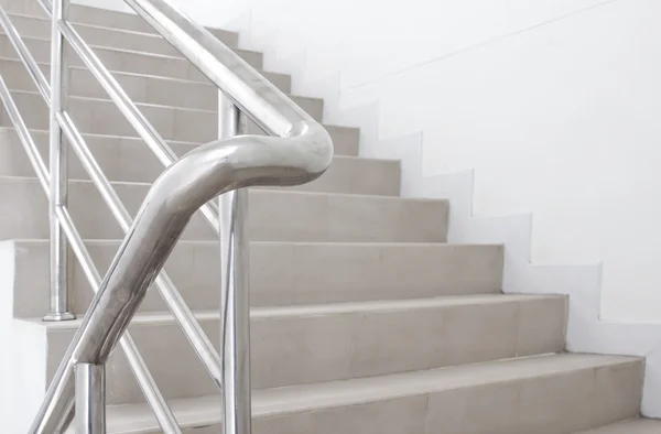 Delle scale in un edificio moderno — 图库照片