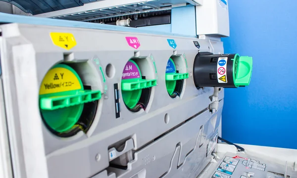 Moderner Druck, Konzept, Nahaufnahme der Tonerkartuschen — Stockfoto