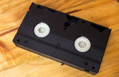 Grunge ses kaset ahşap arka plan üzerinde