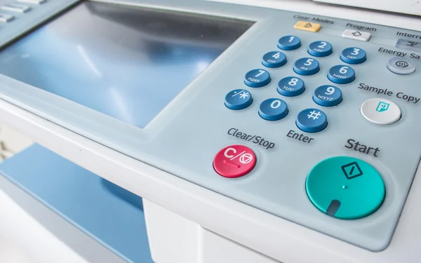 Kantoor leven, fax, kopieermachine, startknop close-up — Stockfoto