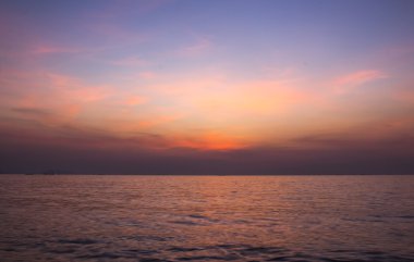 Sahilde güzel bir gün batımı