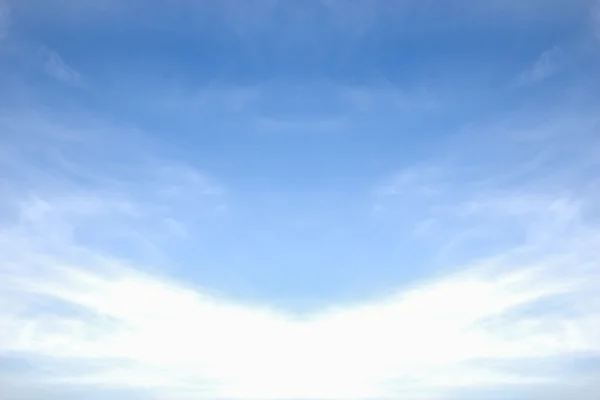 Nublado céu azul fundo abstrato — Fotografia de Stock