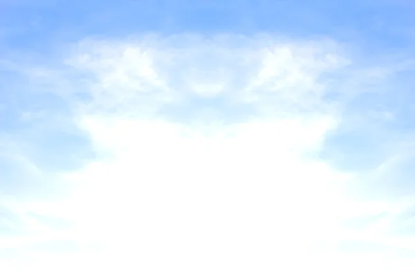 Bulutlu gökyüzü mavi arka plan — Stok fotoğraf
