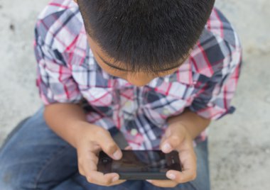 Çocuk akıllı telefon ile. Çocuk oyun akıllı telefon 