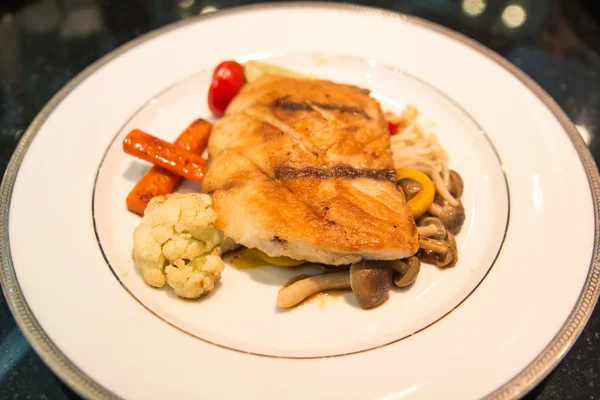 Snapper steak with sauce and boiled vegetables — Stock Photo, Image