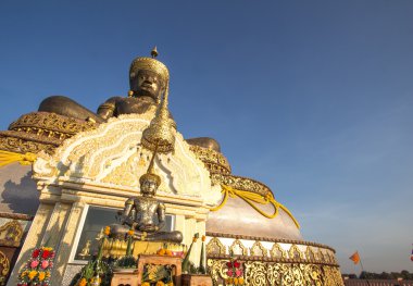 Phetchabun provi de büyük Buddha(phraphuthth-mha-thrrm-racha)