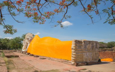 Wat Phranon eski Tapınağı yatan Buda adıdır Wat Chaiwatth
