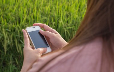 kadın el akıllı telefon kullanma