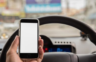 akıllı telefon direksiyon simidi araba kullanarak ele