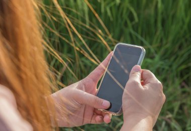 kadın el akıllı telefon kullanma