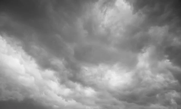 Antecedentes de nuvens de tempestade antes de uma tempestade de trovão — Fotografia de Stock