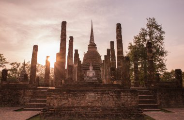 Eski tapınak Sukhothai soğuk ışık