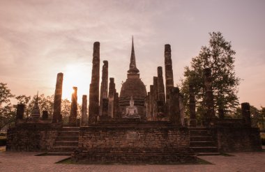 Eski tapınak Sukhothai soğuk ışık