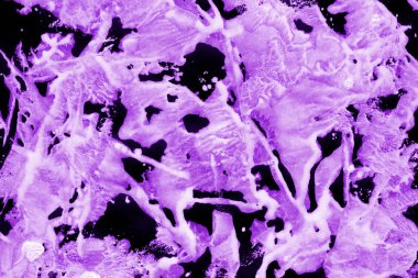 Beyaz kağıt arka planda renkli mürekkep ve suluboya doku. Gradyan boya darbeleri ve kalsiyum kaybı etkisi. El boyaması gouache soyut görüntü. Tuvali dağıt..