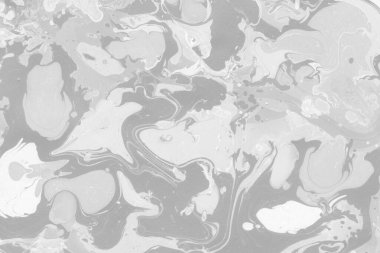 Gümüş mermer arka planda boya sıçramış desen