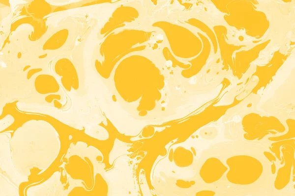 Sarı mermer arkaplan boya sıçrama deseni ile