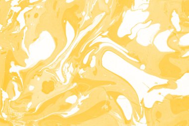 Sarı mermer arkaplan boya sıçrama deseni ile