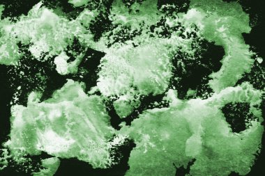 Beyaz kağıt arka planda renkli mürekkep ve suluboya doku. Gradyan boya darbeleri ve kalsiyum kaybı etkisi. El boyaması gouache soyut görüntü. Tuvali dağıt..